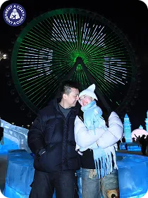 รีวิวคู่รักเช่าเสื้อกันหนาวเที่ยวงานฮาร์บิน ถ่ายรูปคู่ชิงช้าสวรรค์