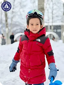 รีวิวเช่าเสื้อกันหนาวเด็ก แจ็คเก็ตสีแดงเล่นกิจกรรมลุยหิมะ