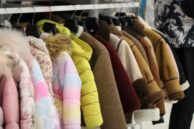 ราวเสื้อโค้ท — Rent A Coat สาขาเพชรเกษม-ธนบุรี