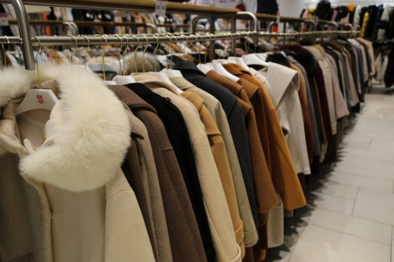 ราวเสื้อโค้ท — Rent A Coat สาขาพระราม9-ห้วยขวาง