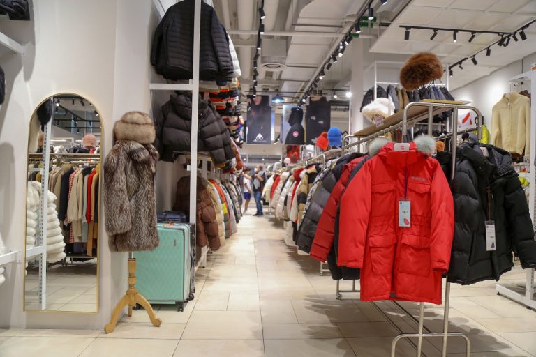 ภาพรวมภายในร้าน — Rent A Coat สาขาพระราม9-ห้วยขวาง